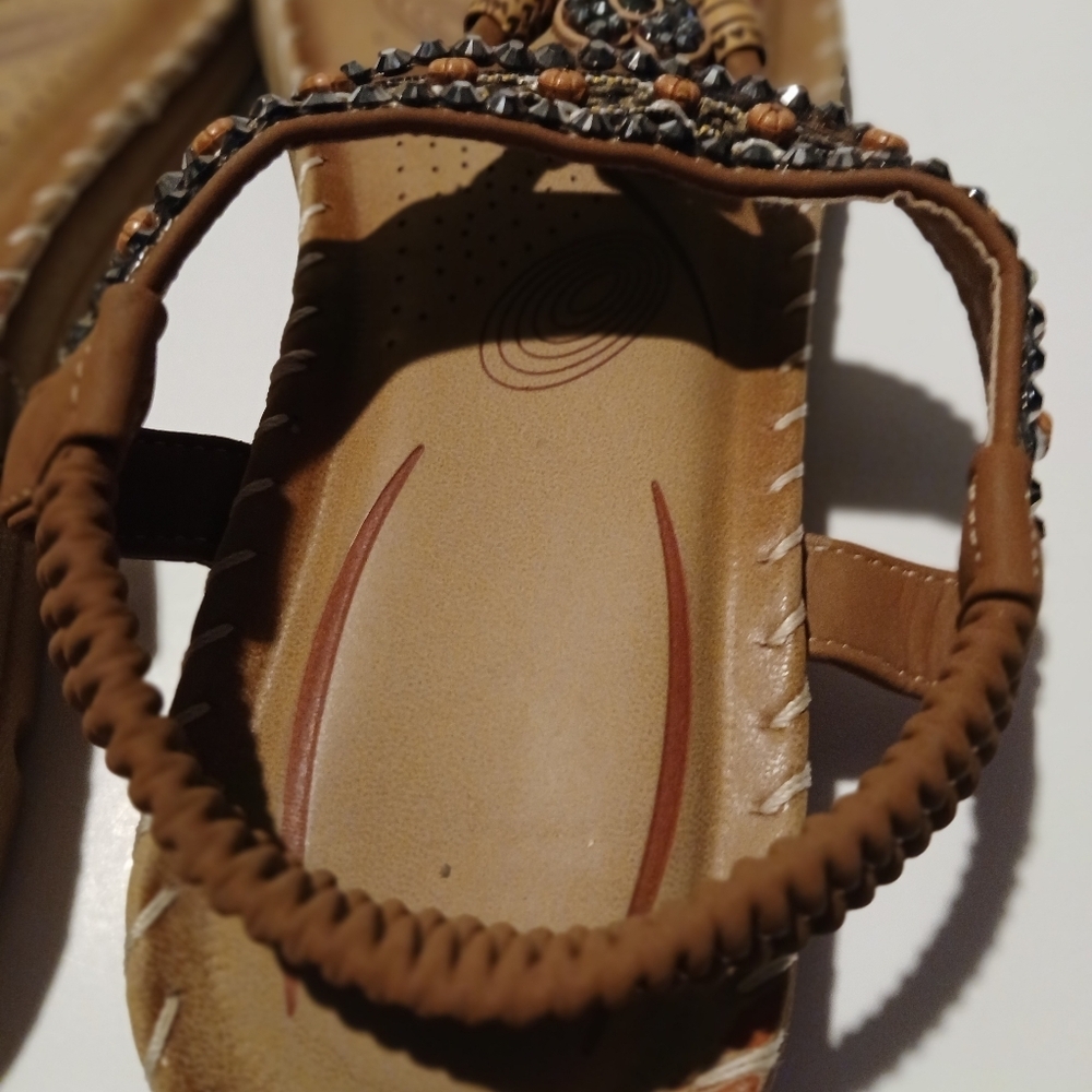 Unbranded Cute Slip On Sandals. Beaded And Sequin Decorations. Size 7.5 - Picture 6 of 6
